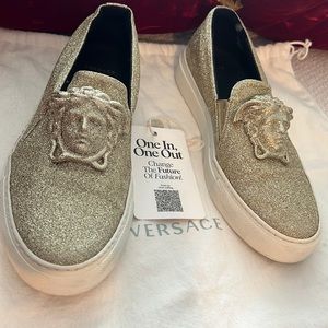 Authenticated Versace Medusa sneakers